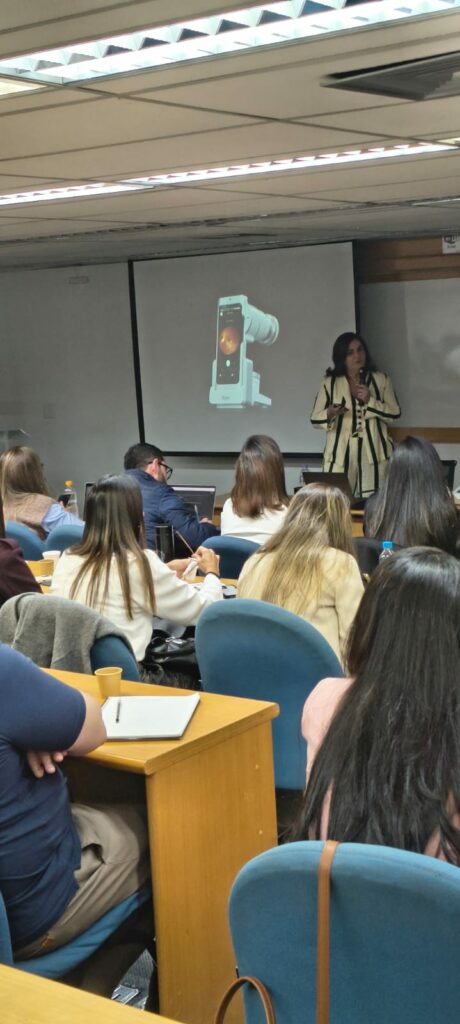 Endocrinologista Flávia Godinho em palestra no evento Diabetes 360, que ocorreu de 29 a 31 de maio, em São Paulo
